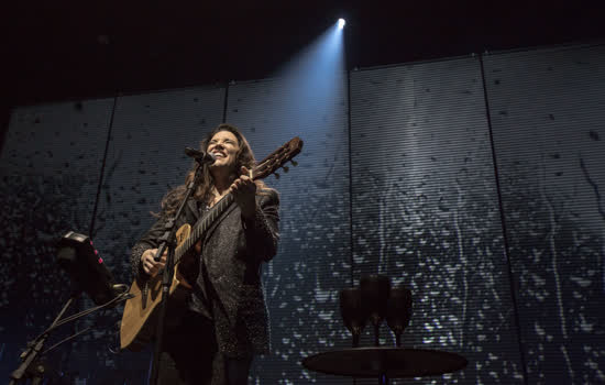 Ana Carolina volta a São Paulo com a turnê “Fogueira em Alto Mar”