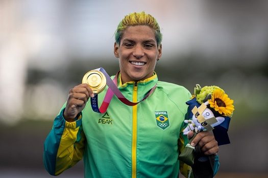 Ana Marcela Cunha ganha medalha de ouro na maratona aquática nos Jogos de Tóquio