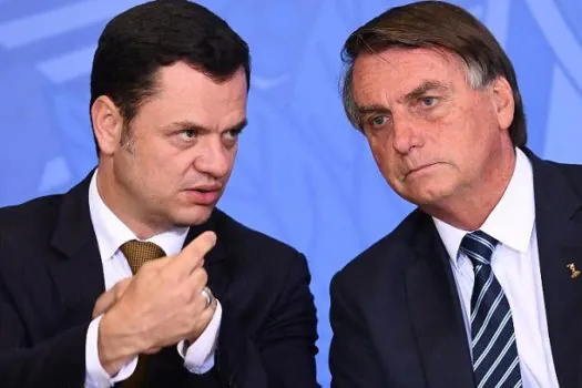 Minuta de decreto de Anderson Torres prevê comissão com Bolsonaro