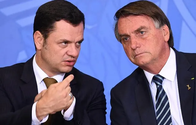 Minuta de decreto de Anderson Torres prevê comissão com Bolsonaro