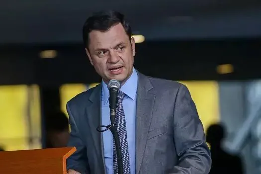 Anderson Torres está com covid; ministro participou hoje de reunião com Bolsonaro