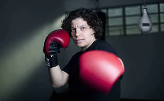 Boxeadora Andreia Bandeira realiza aula aberta no Chico Mendes