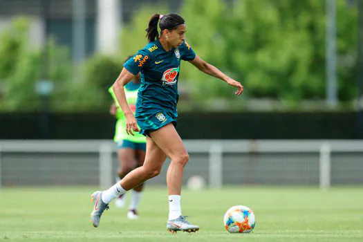 Lesão muscular tira Andressa Alves da partida contra a Itália