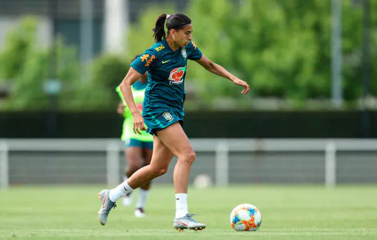 Lesão muscular tira Andressa Alves da partida contra a Itália