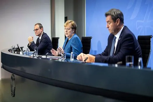 Merkel pede que alemães obedeçam lockdown; EUA vê demanda por vacinas cair