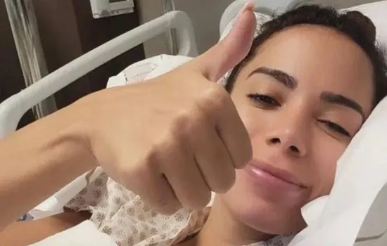 Anitta recebe alta e deixa hospital em São Paulo: “Seguirei me cuidando”