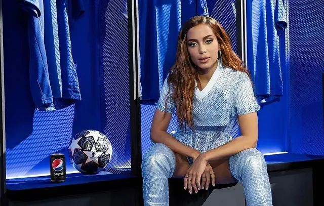 Anitta anuncia férias após show na final da Liga dos Campeões da Europa