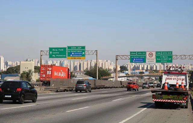 Aniversário de São Paulo movimenta rodovias para interior e litoral