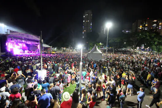 Show de aniversário reúne 30 mil pessoas em Diadema