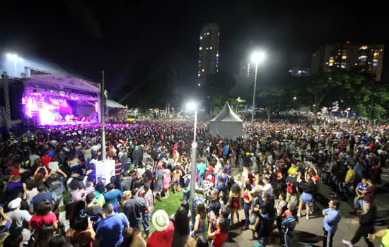 Show de aniversário reúne 30 mil pessoas em Diadema