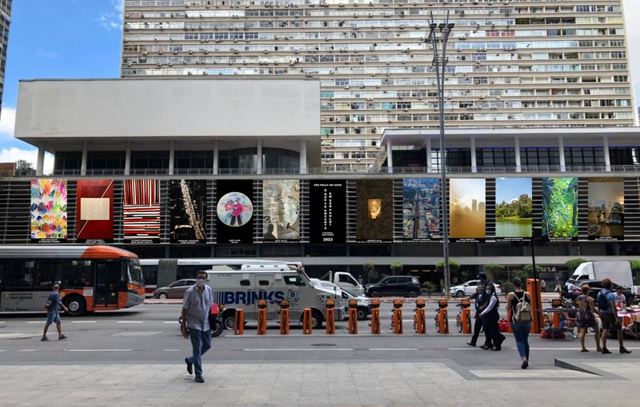 Aniversário de São Paulo ganha Arte acessível com banners gigantes na Paulista