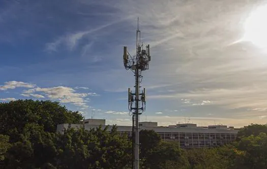 Atualização da Lei de Antenas beneficia mais de 83 milhões de brasileiros