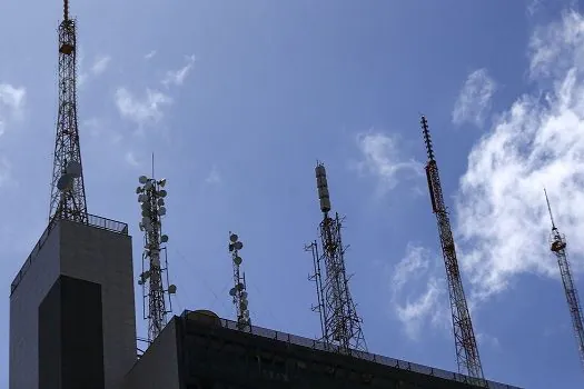 Anatel debate simplificação das regras de telecomunicações