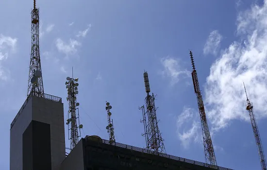 Anatel debate simplificação das regras de telecomunicações