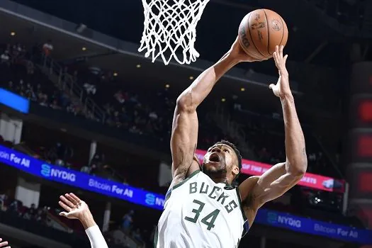 Bucks vencem com 41 pontos de Antetokounmpo e encerram série invicta dos Rockets