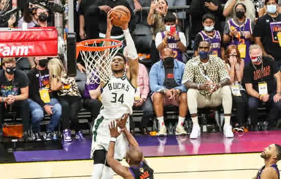 Bucks vencem Suns fora