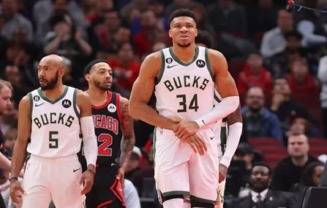 Antetokounmpo se machuca