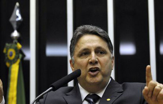 Polícia Federal prende ex-governador Anthony Garotinho