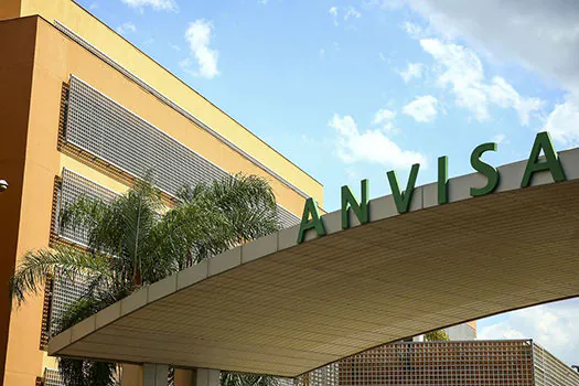 Anvisa concede certificado de boas práticas a 4 empresas que desenvolvem vacina