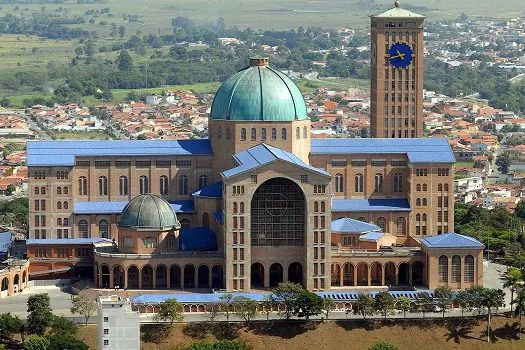 Santuário de Aparecida limita capacidade de público no feriado