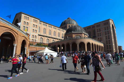 Aparecida recebe 1º conjunto habitacional com energia solar