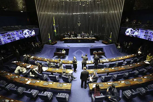 Bolsonaro e outros 141 ex-deputados já podem se aposentar com até R$ 33,7 mil