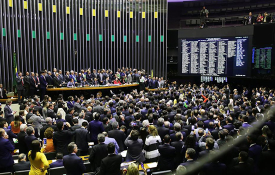 Reforma da Previdência é aprovada em 1º turno na Câmara com 379 votos a favor