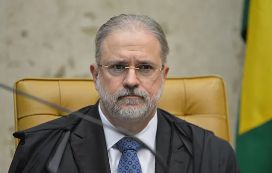 Aras diz ao Supremo que concorda com inquérito das fake news