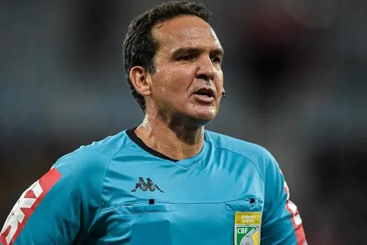 CBF suspende árbitro e responsável pelo VAR de jogo do Santos contra o Flamengo