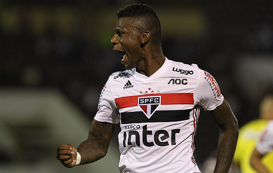 Arboleda reaparece no São Paulo após faltar no treino e vira opção para final