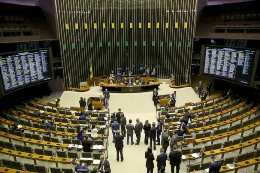 Deputados pressionam por menos exceções no arcabouço e mais sanções