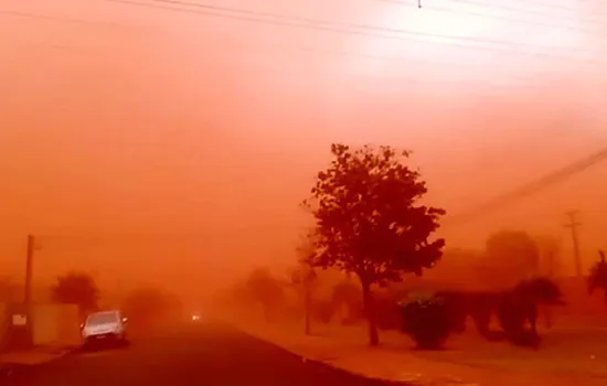 Tempestade de areia assusta moradores no interior de SP