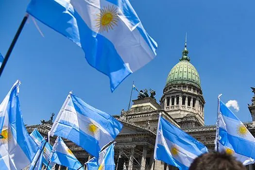 Ministro agradece Banco Mundial, que aprova US$ 900 mi de crédito à Argentina