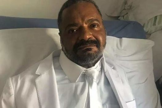 Arlindo Cruz volta ao hospital para tratar caxumba bacteriana, diz site