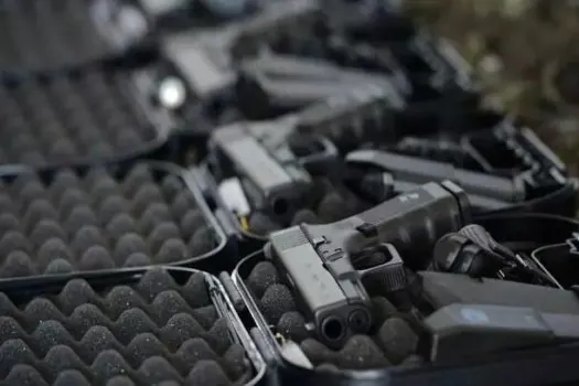 Entidades manifestam preocupação com paradeiro incerto de 6 mil armas