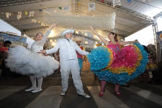 Arraial Solidário encerra segundo dia com show de Val Pinheiro e público de 20 mil pessoas