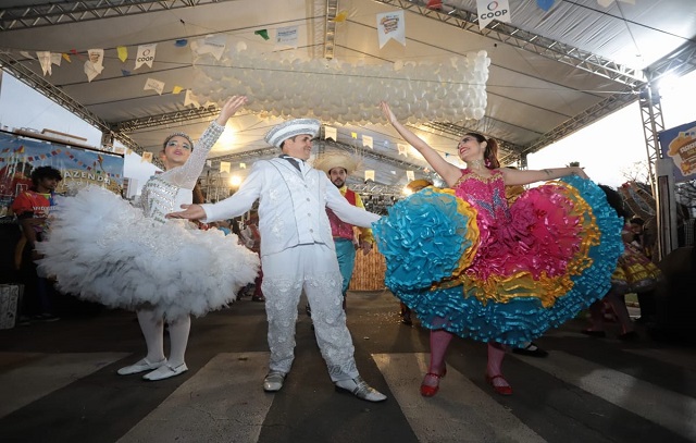 Arraial Solidário encerra segundo dia com show de Val Pinheiro e público de 20 mil pessoas