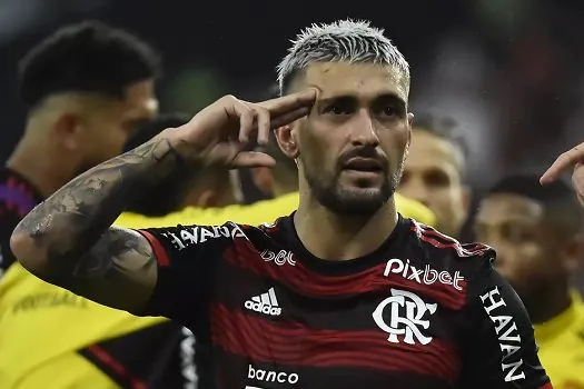 Herói, Arrascaeta festeja classificação do Flamengo: ‘Saímos muito fortalecidos’