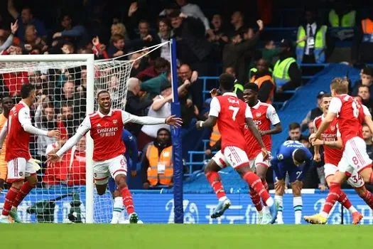 Com gol de Gabriel Magalhães, Arsenal bate Chelsea e volta à liderança no Inglês