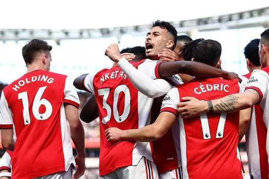 Arsenal marca no início, abre vantagem no G4 e empurra Leeds para o rebaixamento