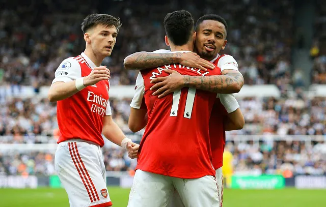 Arsenal derrota Newcastle e fica a um ponto do líder Manchester City no Inglês