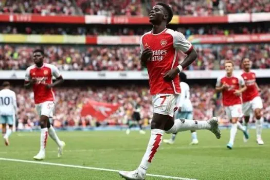 Ataque funciona e Arsenal vence Nottingham Forest na estreia do Inglês