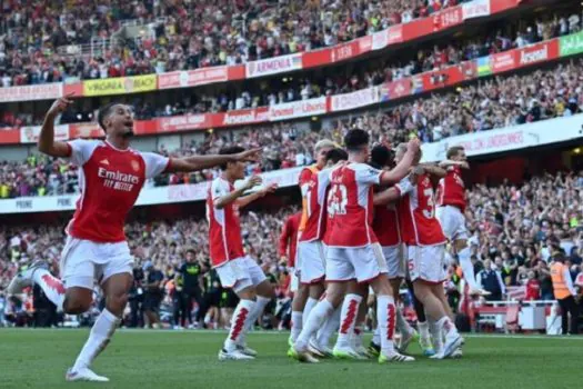 Rice e Jesus marcam nos acréscimos e Arsenal vence Manchester United de virada pelo Inglês