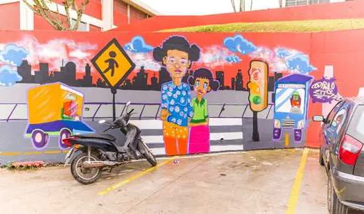 Escolas Públicas de Itapecerica recebem murais de grafite em ação para trânsito seguro