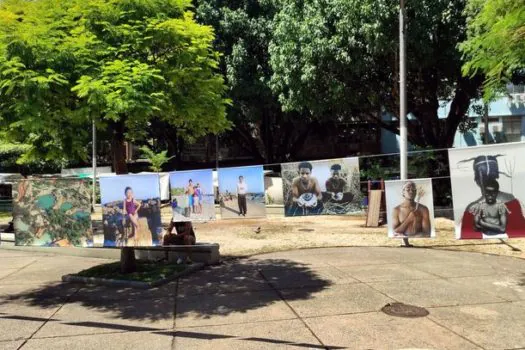 Fotógrafas mostram obras sobre afeto em praças de três cidades do Rio