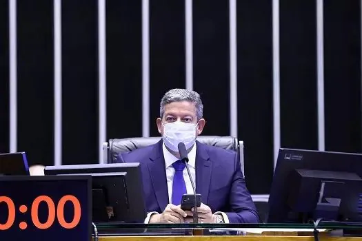 Arthur Lira se compromete com o TSE a defender integridade do processo eleitoral