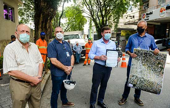 Prefeito Orlando Morando assina recapeamento asfáltico de 11 km de vias da região central