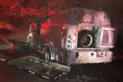 Criminosos atacam e incendeiam carro-forte no interior de SP