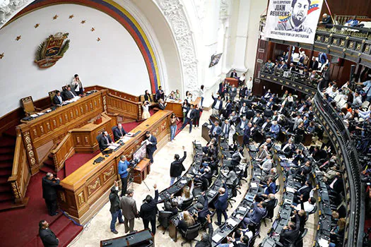 Parlamento venezuelano aprova acordo para entrada de ajuda humanitária