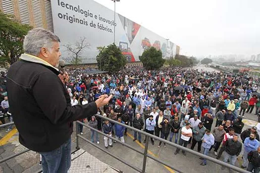 Trabalhadores aprovam revisão de acordo na Volkswagen